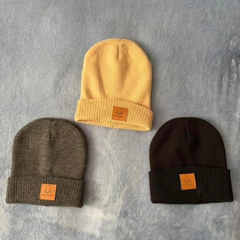Realtree‎ black , light brown  and black  beanie set  of 3